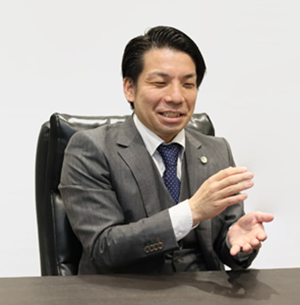 選ばれる理由05 弁護士 小林優介