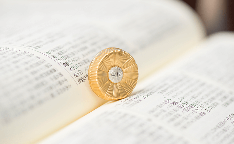 弁護士バッチ